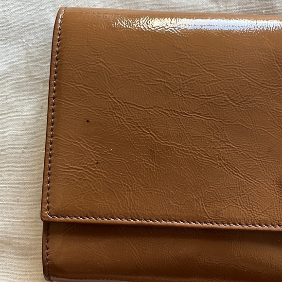 Saint Laurent Beige Patent Leather Belle De Jour Flap Clutch - Picture 3 of 5